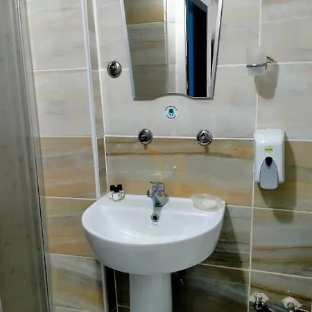 Hotel Grand Romanos *