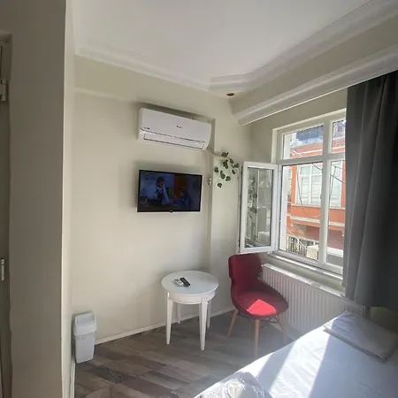 Grand Romanos Hotel *