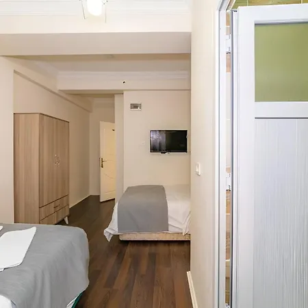 Grand Romanos Hotel