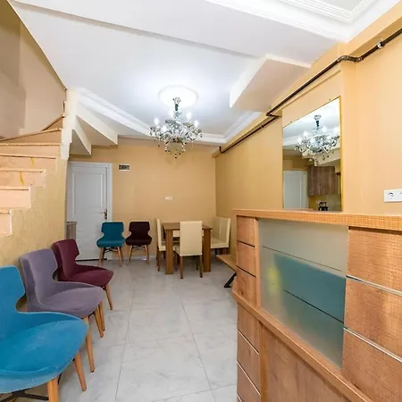 Grand Romanos Hotel *